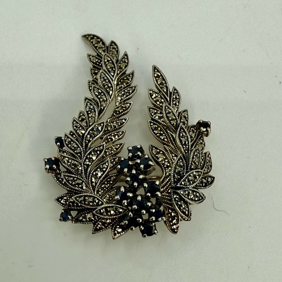 Vintage JS Signed Sterling Silver Leaf & Flower Brooch w Sapphires & Marcasite - Picture 9 of 17